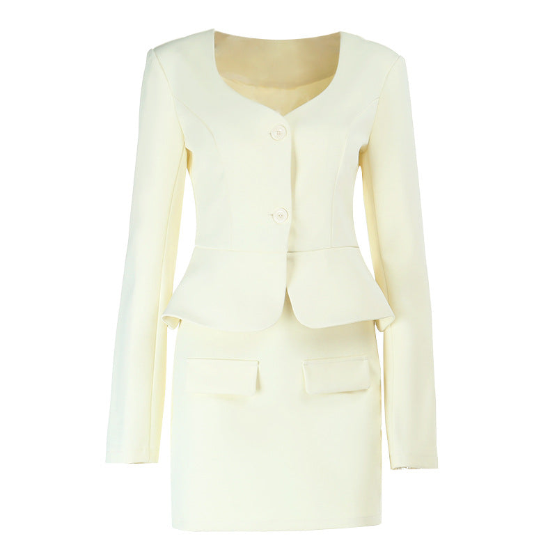 Casual and stylish workwear set with a slimming bodycon skirt
