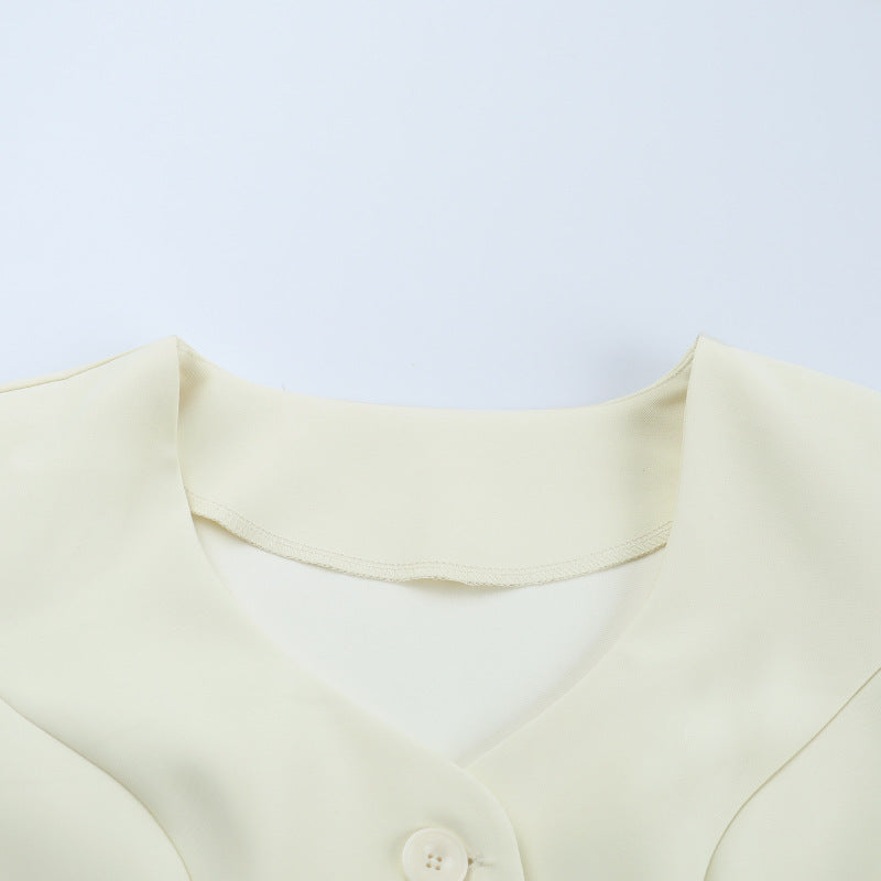 Casual and stylish workwear set with a slimming bodycon skirt